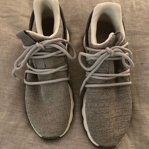 Sorel kinetic tennis shoes, women’s size 9.5